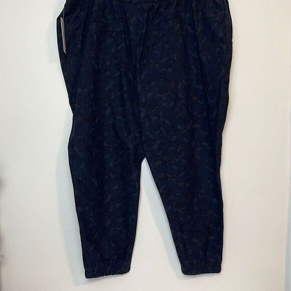 Athleta Stratum Camo Printed Farallon Jogger 26 NWT - Picture 4 of 8